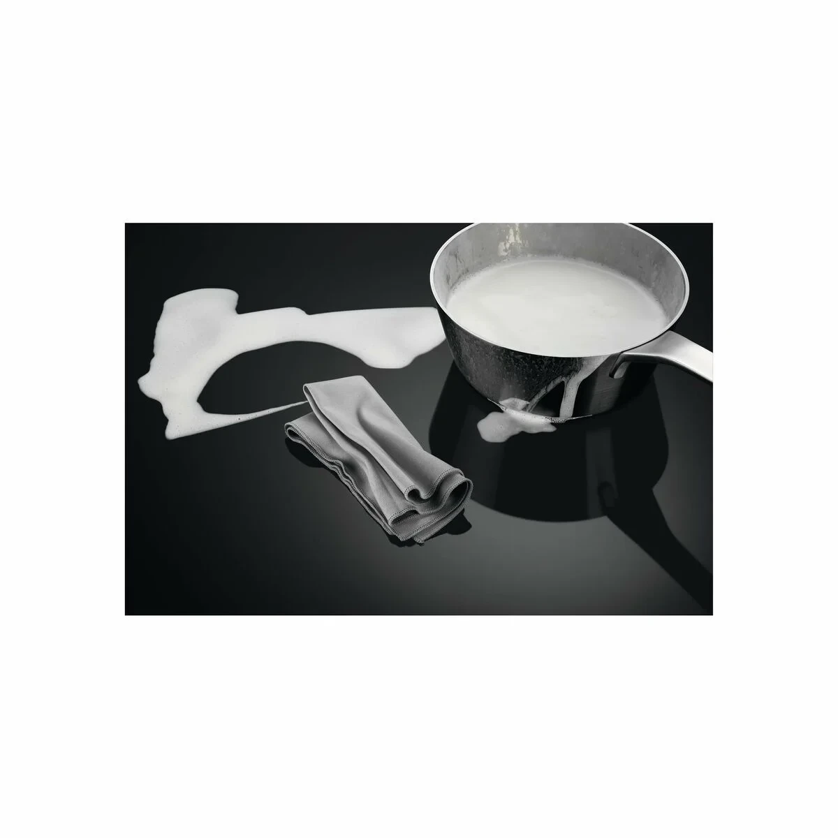 Placa de Inducción Electrolux TCH74B01FB 71 cm 3200 W 7350 W