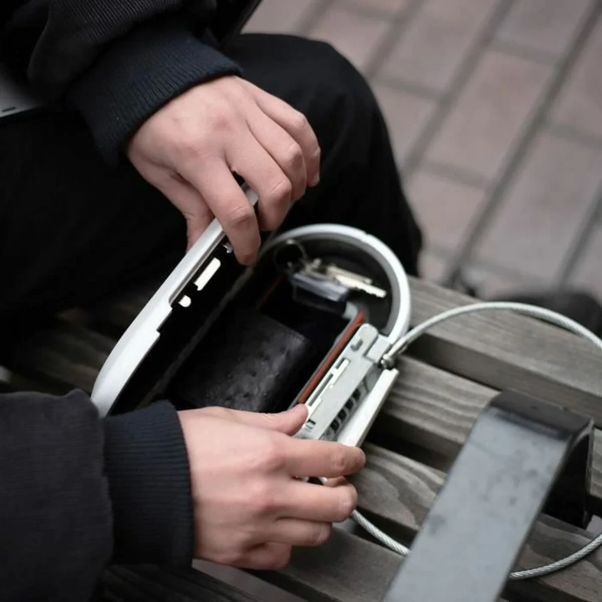 Caja Fuerte Portátil con Cable de Seguridad Master Lock 5900EURDWHT Blanco ABS 700 ml 6 x 12,9 x 24 cm