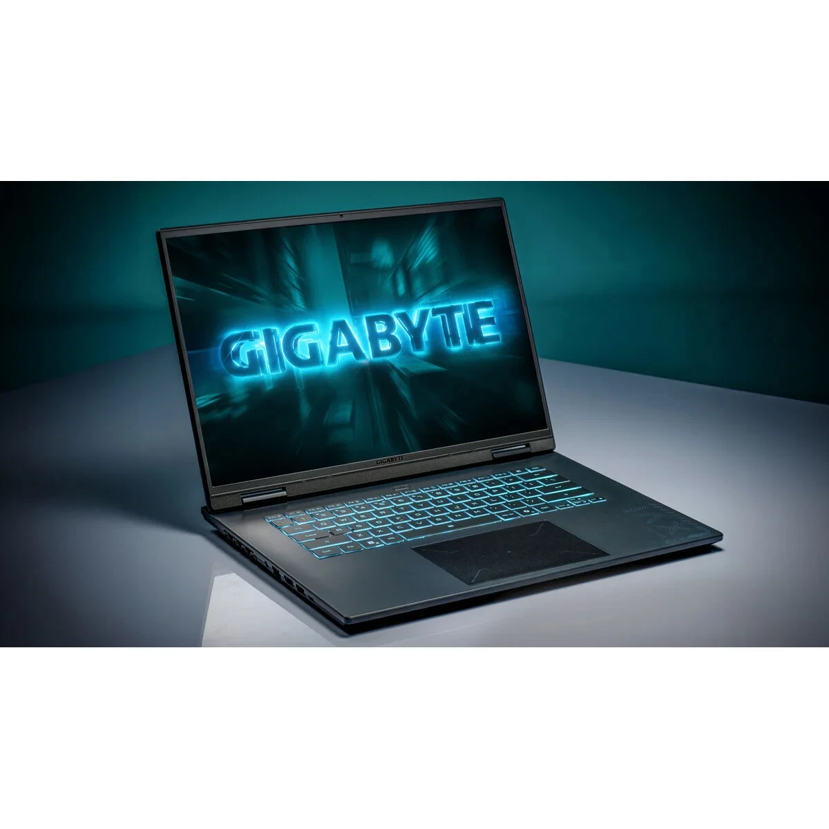 Laptop Gigabyte GAMING A16 CVHI3ES894SD 16" Intel Core i7-13620H 16 GB RAM 1 TB SSD geforce rtx 5060
